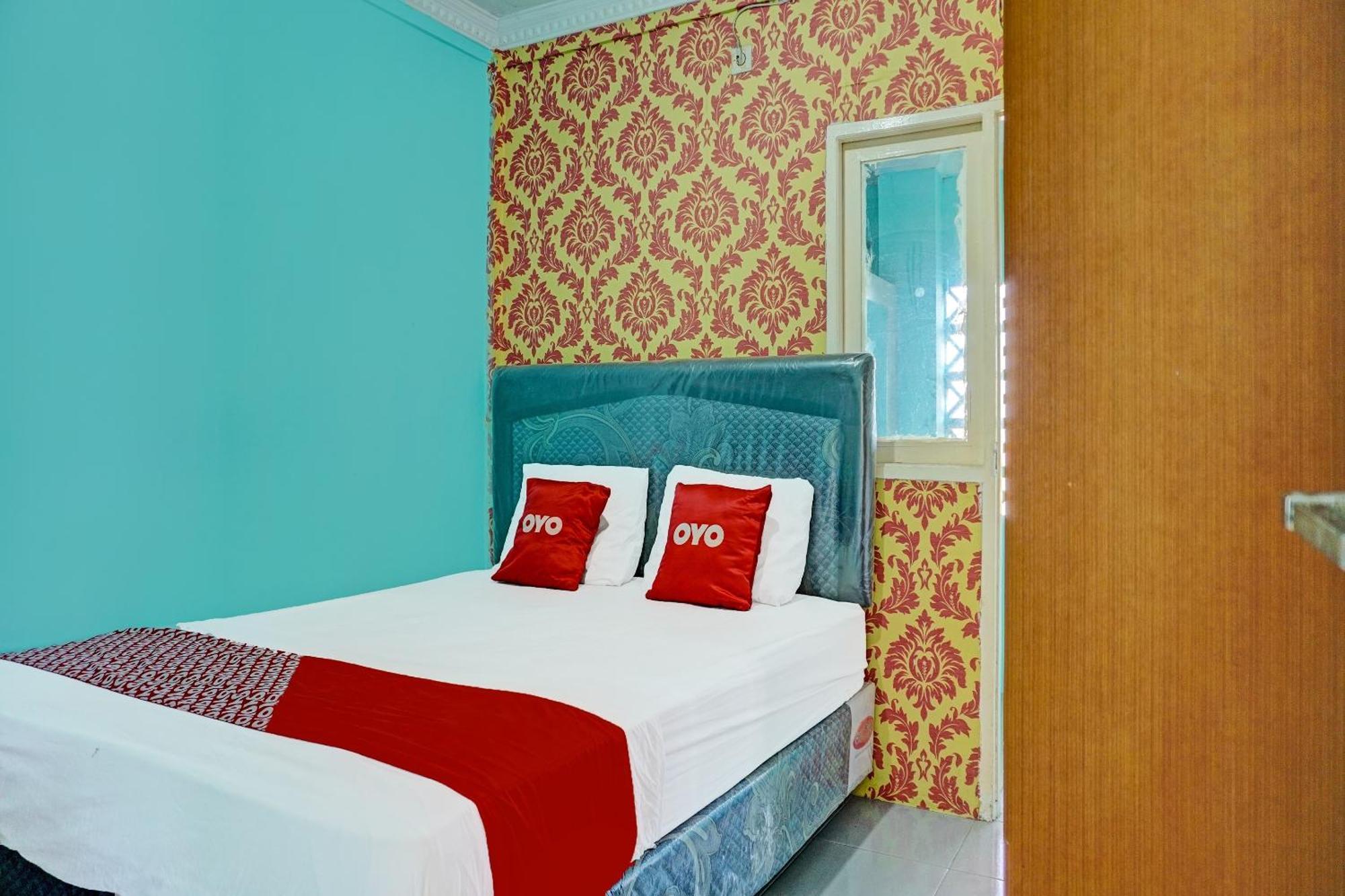 Oyo 91731 Home Stay Elis Cateliya Syariah Karawang Exterior photo